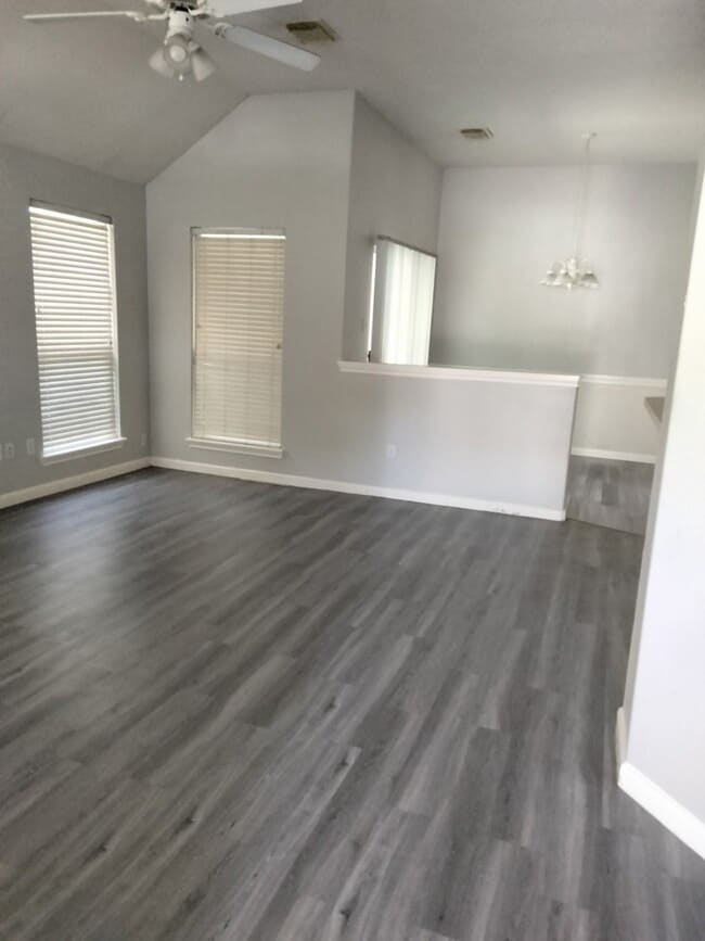 Photo - 208 Canterbury Dr