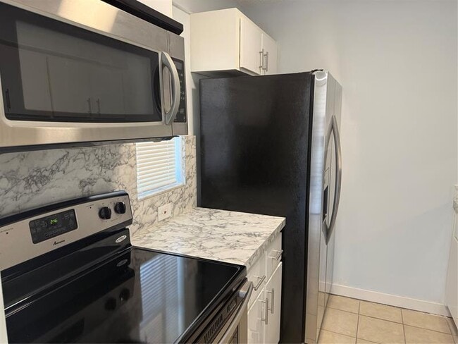 Photo - 9930 Twin Lakes Dr Unit 7-L