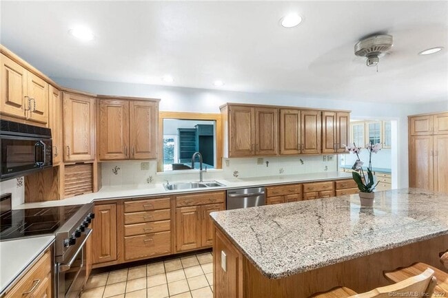 Photo - 143 Ponus Ave