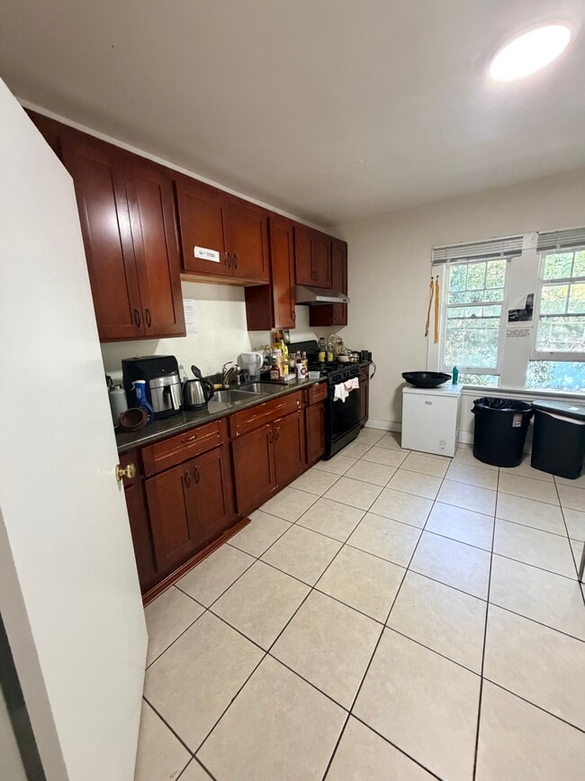 Photo - 1780 Le Roy Ave Unidad 21