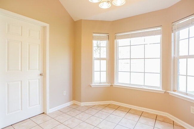 Photo - 4064 Sidlehill Dr