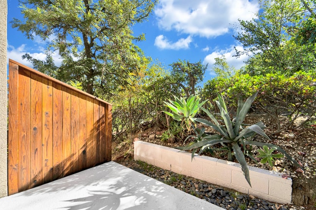 Photo - 2717 Griffith Park Blvd Unidad D