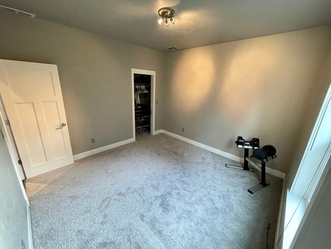 Photo - Modern 2 Bedroom, 2.5 Bathroom Bi-Level Du...