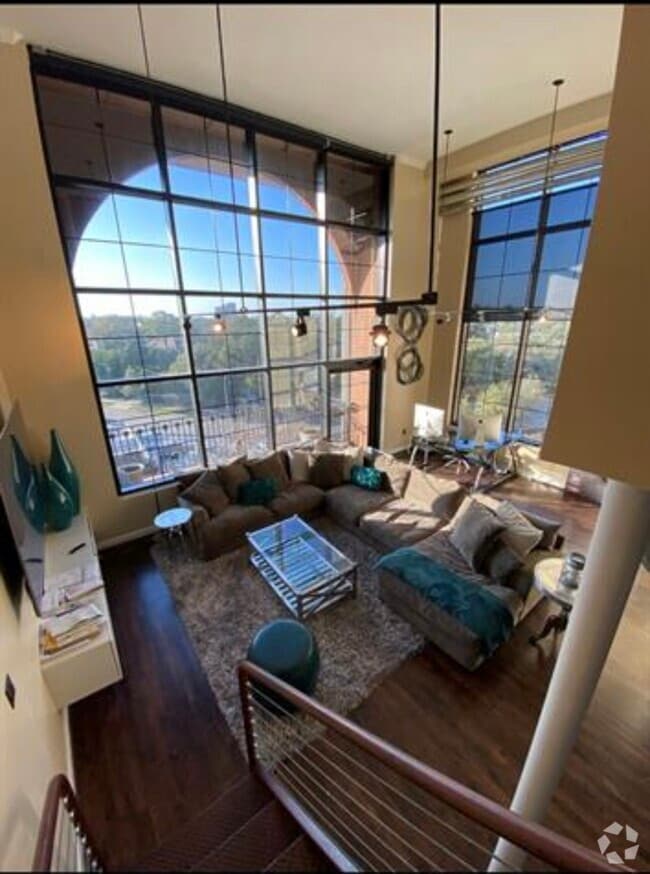 Building Photo - 1025 S Shepherd Dr Unit 309 Rental