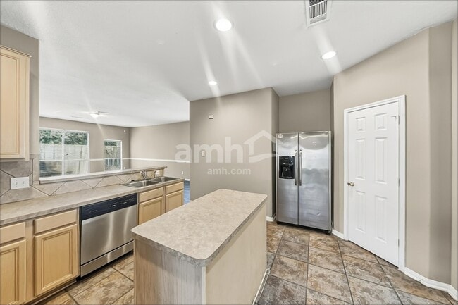 Photo - 710 Single Pine Ct