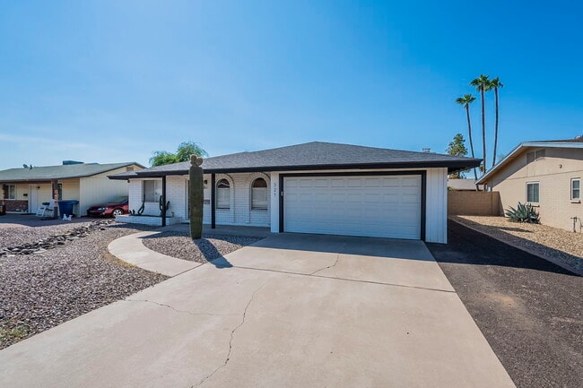 Building Photo - 321 E Fremont Dr Rental
