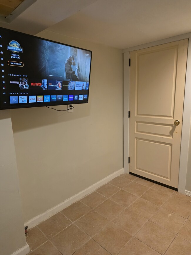 Building Photo - 1770 Park Ave Unit 1B