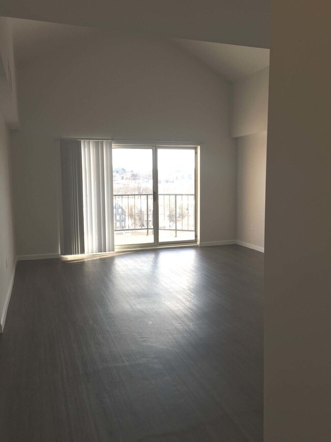 Carisbrooke at Manchester Apartments Manchester, NH