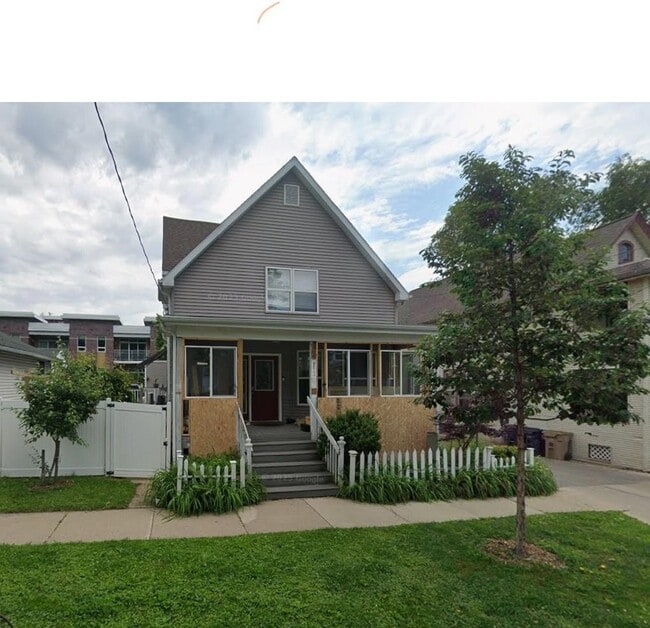 Building Photo - 513 S Brooks St