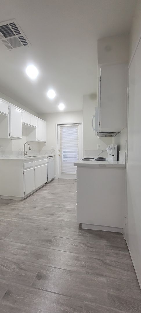 Photo - Brookside Dr Unidad C
