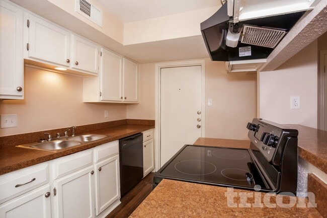 Photo - 7717 Intrepid St