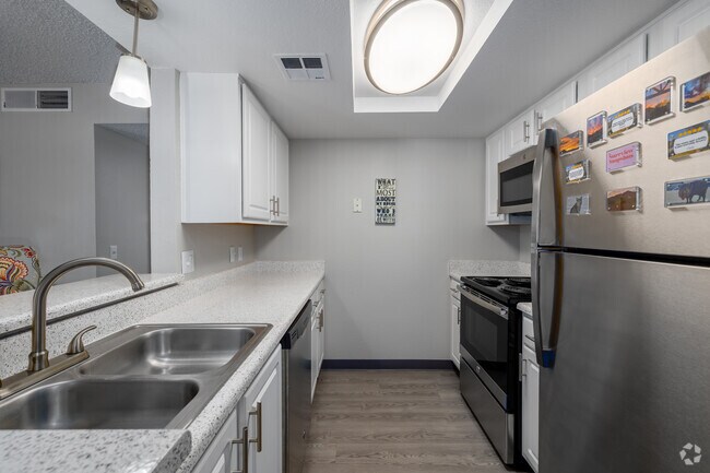 2BR, 2BA - 1,000SF - Kitchen
