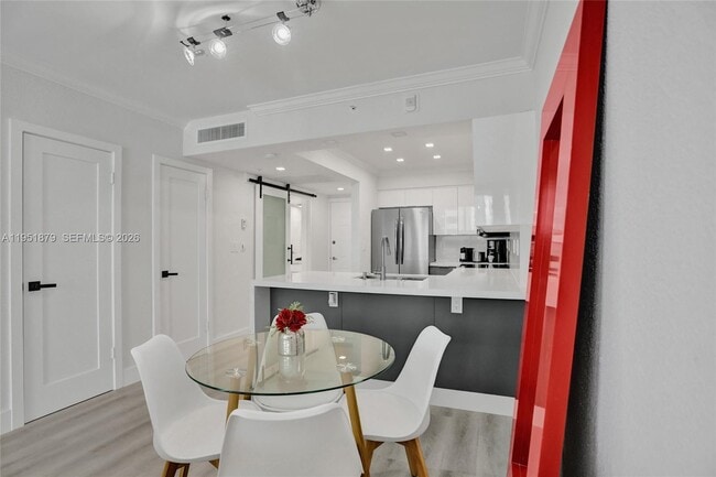 Photo - 2501 S Ocean Dr Unidad 704 (Available March 3)