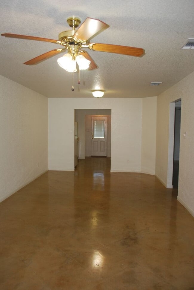Photo - 911 LW Unit 911-B