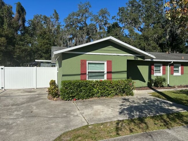 Charming Downtown Orlando Half Duplex – Yo... - Charming Downtown Orlando Half Duplex – Yo... House