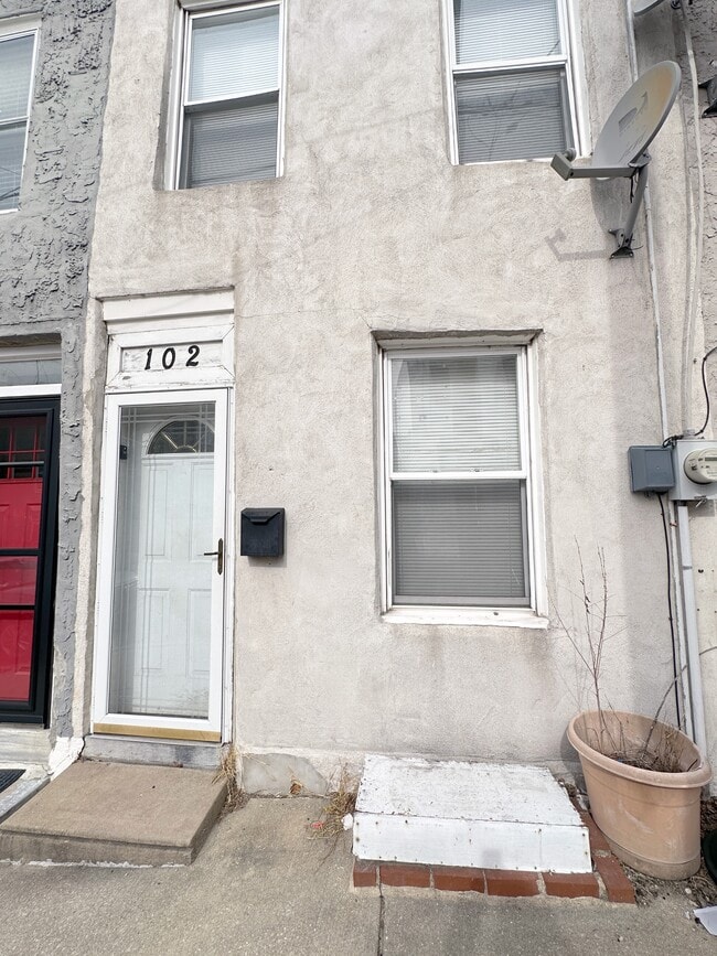 Building Photo - 102 Davis St Rental