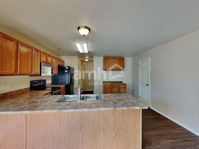 Photo - 2136 Summit Way