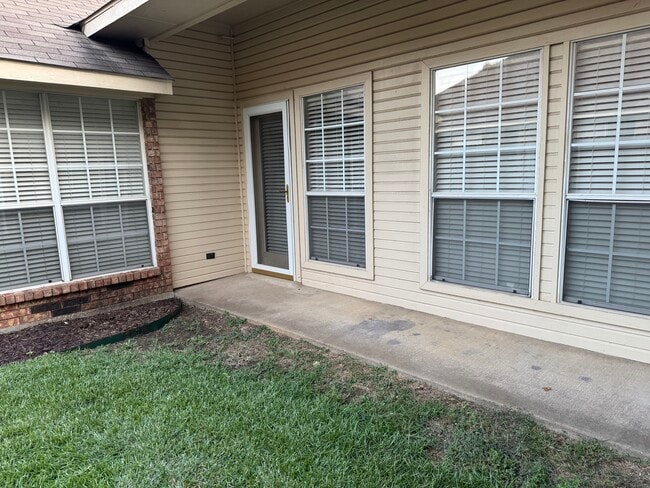Building Photo - 7800 Kings Ridge Rd Rental