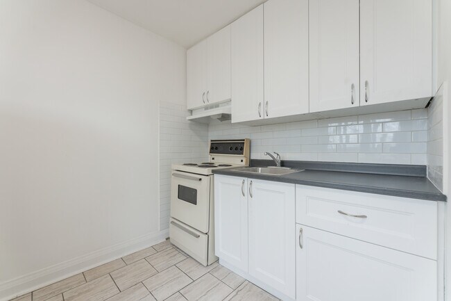 Photo - Recently Renovated clean one bedroom 10 mi... Unit 12