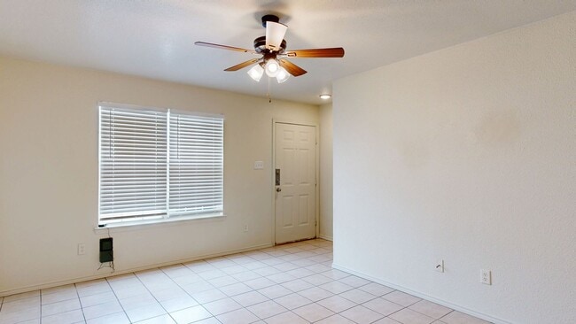 Photo - 2 WEEKS FREE RENT + STAINLESS STEEL APPLIANCES!!!!