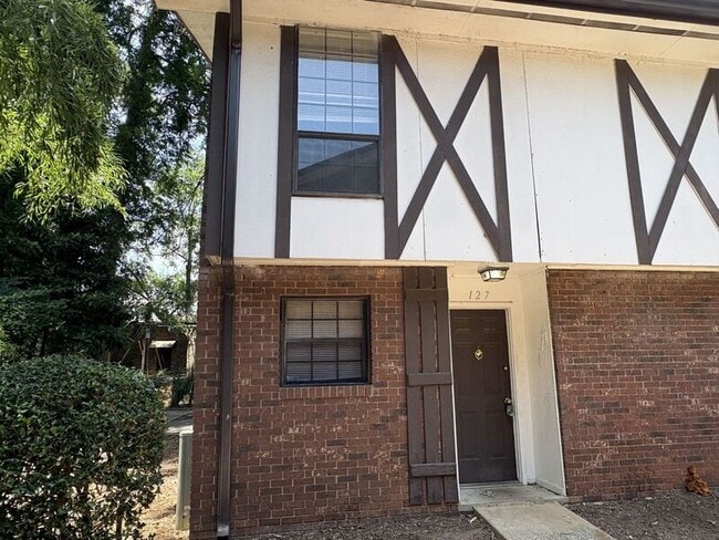 Photo - 1108 Tiger Blvd