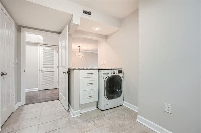 Photo - 2870 Pharr Ct S Northwest