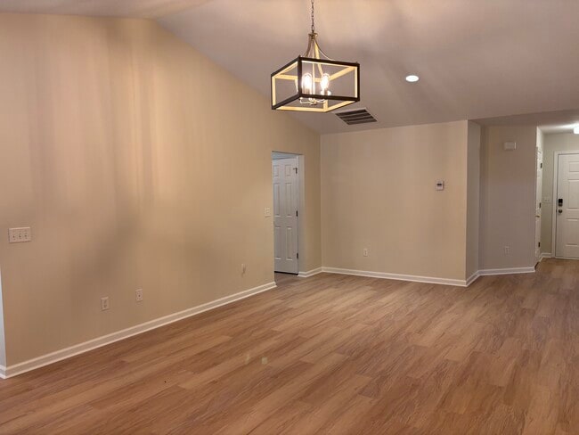 Photo - 83 Birkshire Way