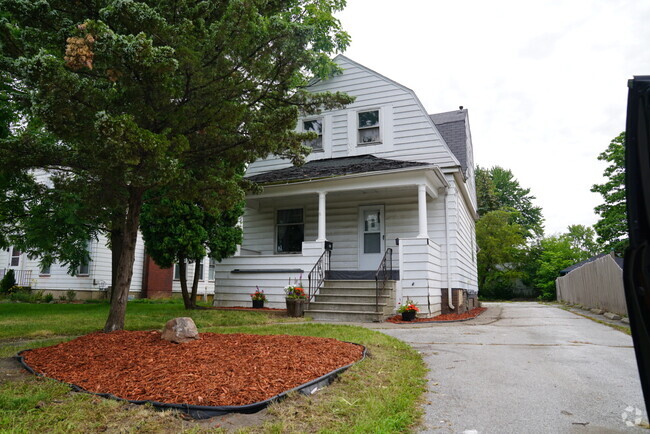 Building Photo - 1610 Court St Unit Upper Rental