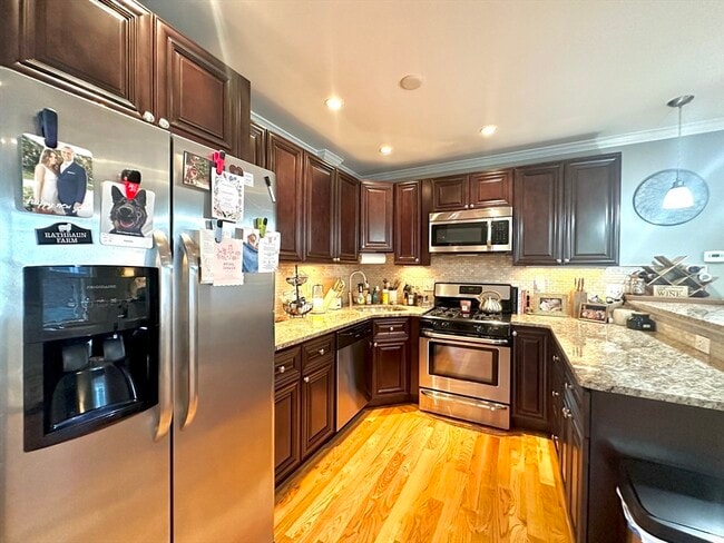 Building Photo - 48 Chelmsford St Unit 1