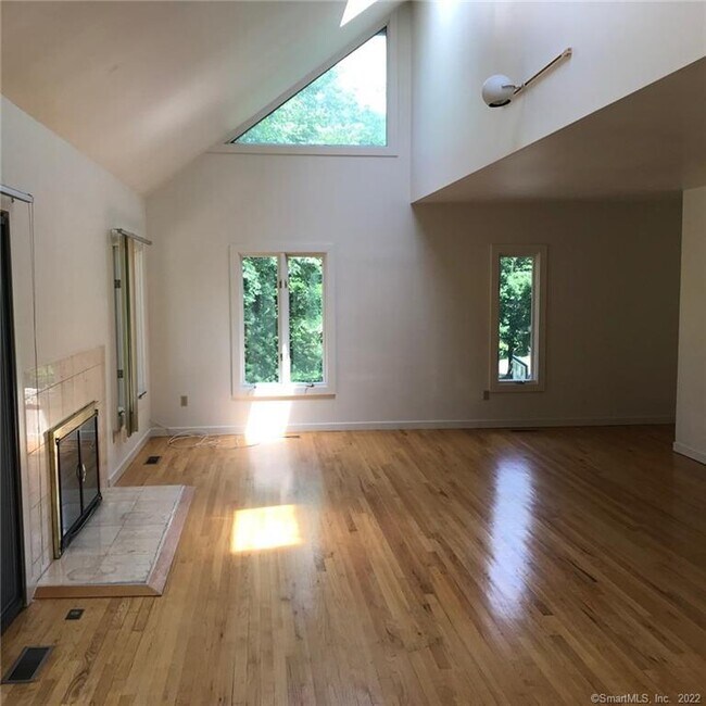 Photo - 28 Punch Bowl Dr