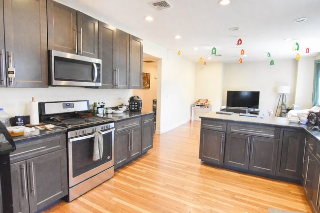 Photo - 84 Litchfield St Unit 1