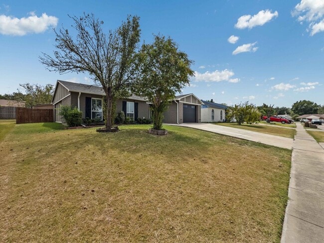 4917 Woodruff Dr