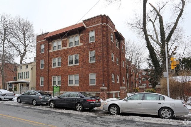 Rose Court Apartments - Rose Court Apartments Unit C25