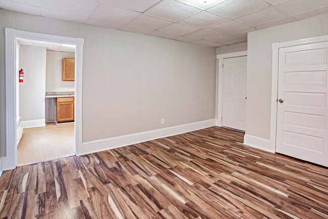 Building Photo - 226 E Broadway Rental