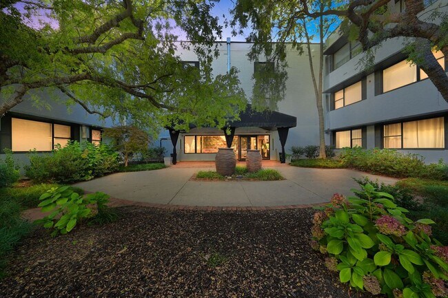 Building Photo - 3645 Peachtree Rd NE