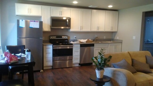 Building Photo - DD University Place LLC Unit 10