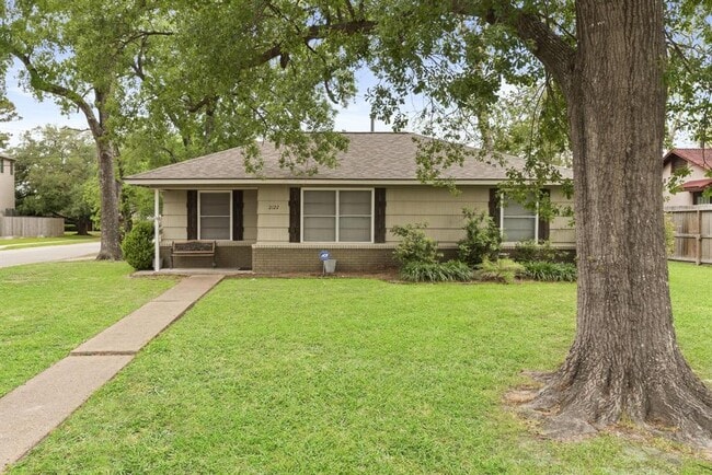 Photo - 2122 Althea Dr House