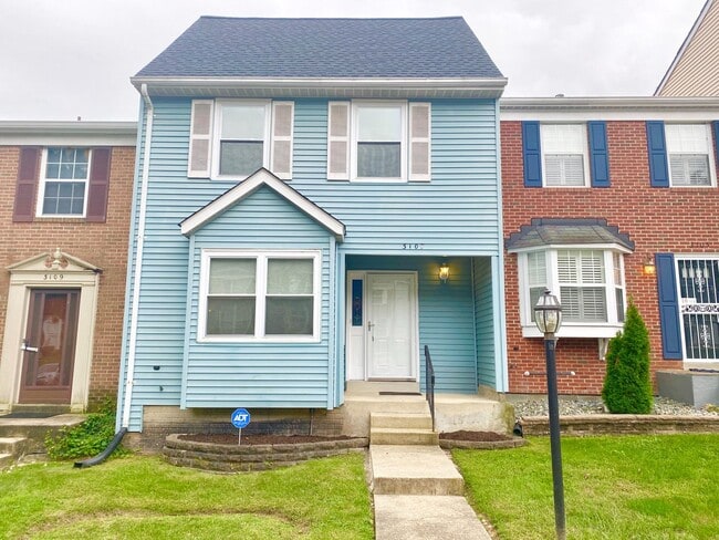 Building Photo - Spacious 3 Bed/2 Full & 2 Half Bath Townhome in Brinkley!