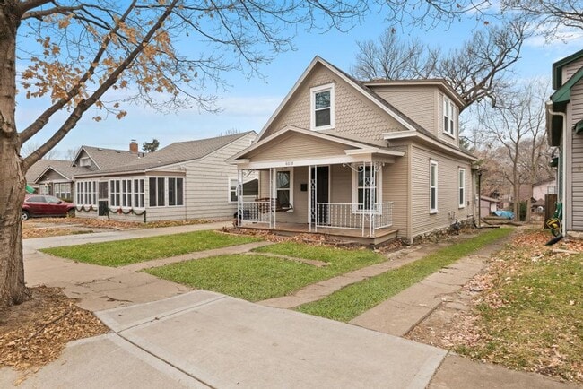 Photo - Charming 3-Bedroom Waldo Home with Porch Swing & Hardwood Floors