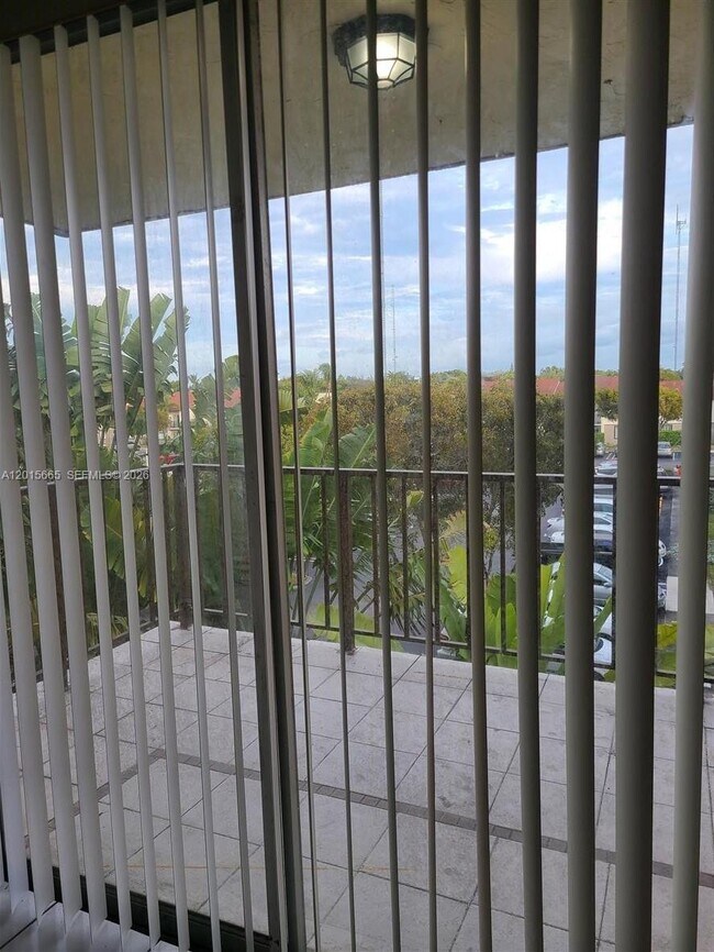 Photo - 5100 SW 41st St Unit 322