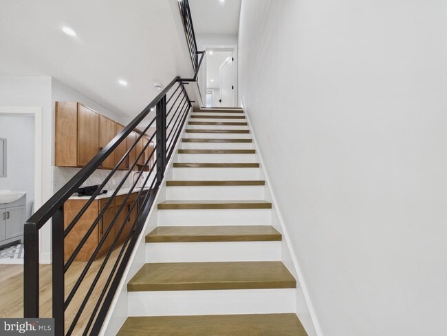 Photo - 2229 Oakford St