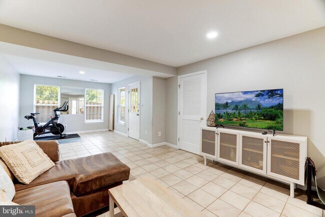 Photo - 2520 Banshire Dr