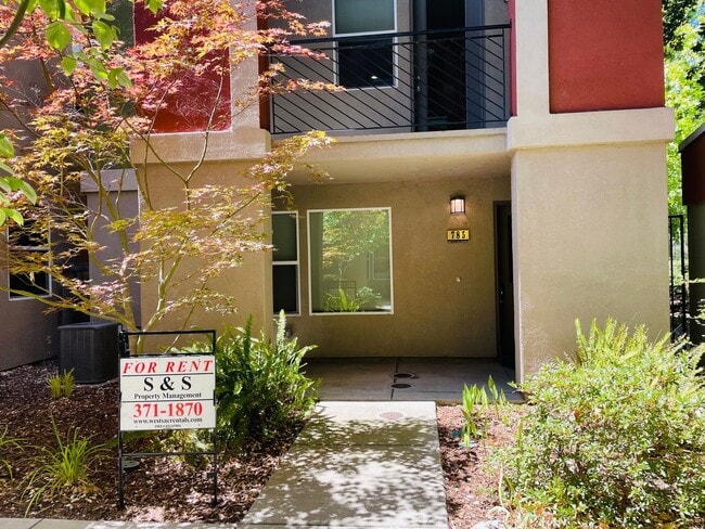 Building Photo - 785 Carbon Ct