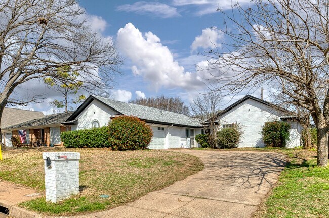AVAILABLE NOW! BEAUTIFUL 3 BEDROOM HOME LO... - AVAILABLE NOW! BEAUTIFUL 3 BEDROOM HOME LO...