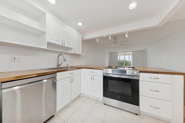 Photo - 6161 NW 2nd Ave Unit 420