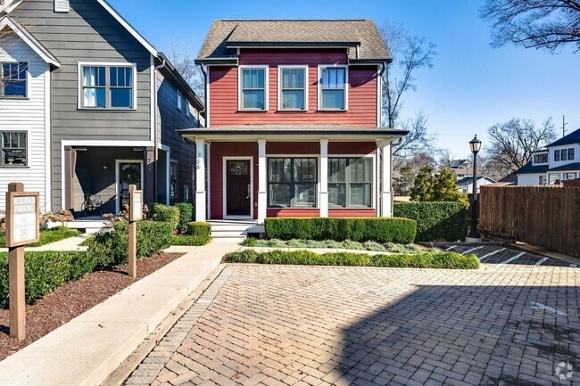 Building Photo - Great 3BE/2.5BA cottage home in popular Ri...