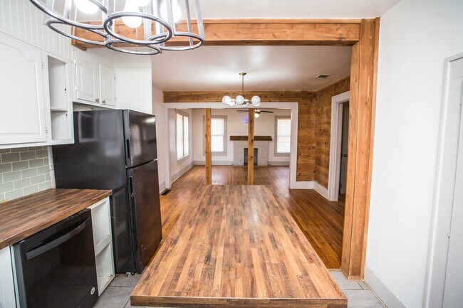 Photo - 2411 21st St