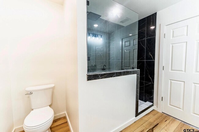 Photo - 1045 Jackson St N