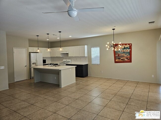 Building Photo - 755 Summit Dr