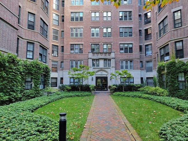 Photo - 988 Memorial Dr Unidad 181